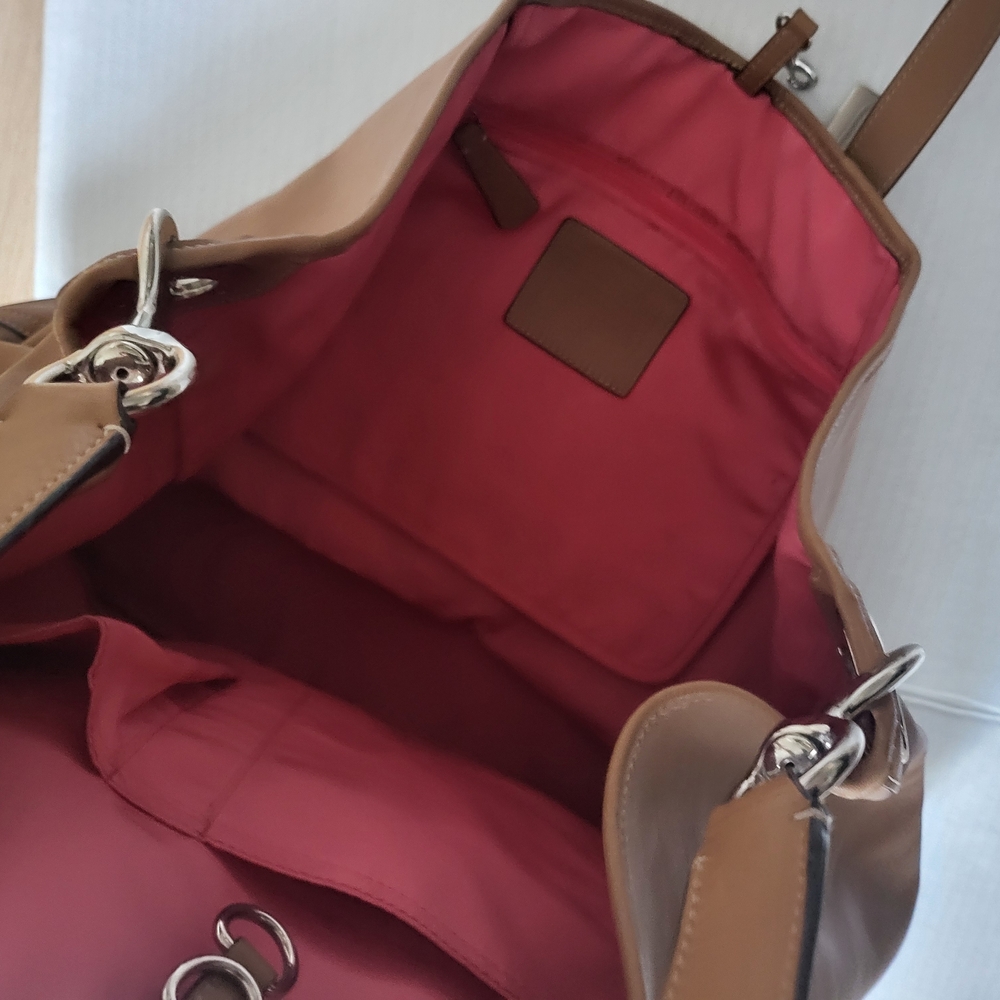 Coach Hadley Duffle Bag . - Picture 2 of 16